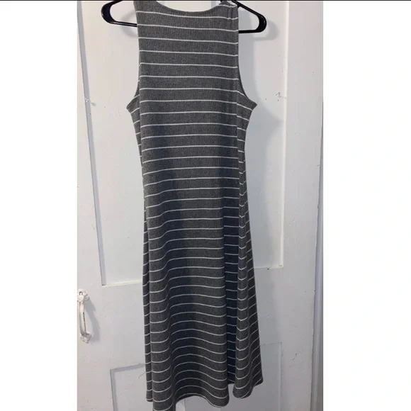 Old Navy Sleeveless Dress - Picture 2 of 4